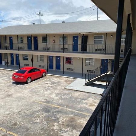 Texas Inn Seguin Esterno foto
